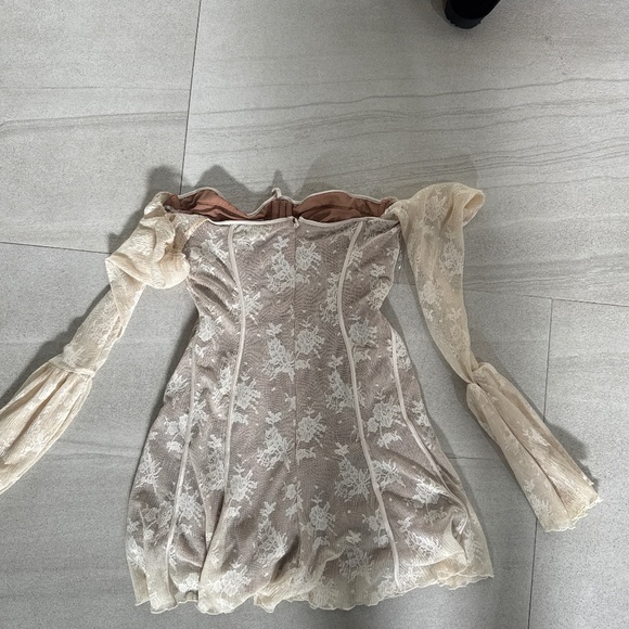 House of CB Analissa Long Sleeve Lace Minidress - Picture 4 of 4